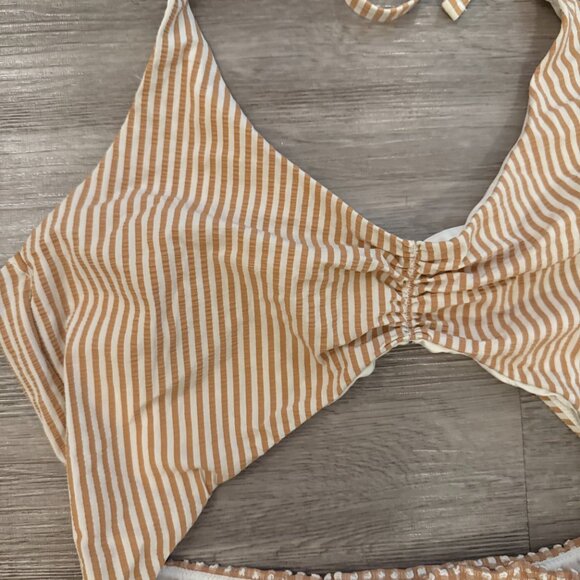 Aerie Cut Out One Piece - Picture 2 of 4